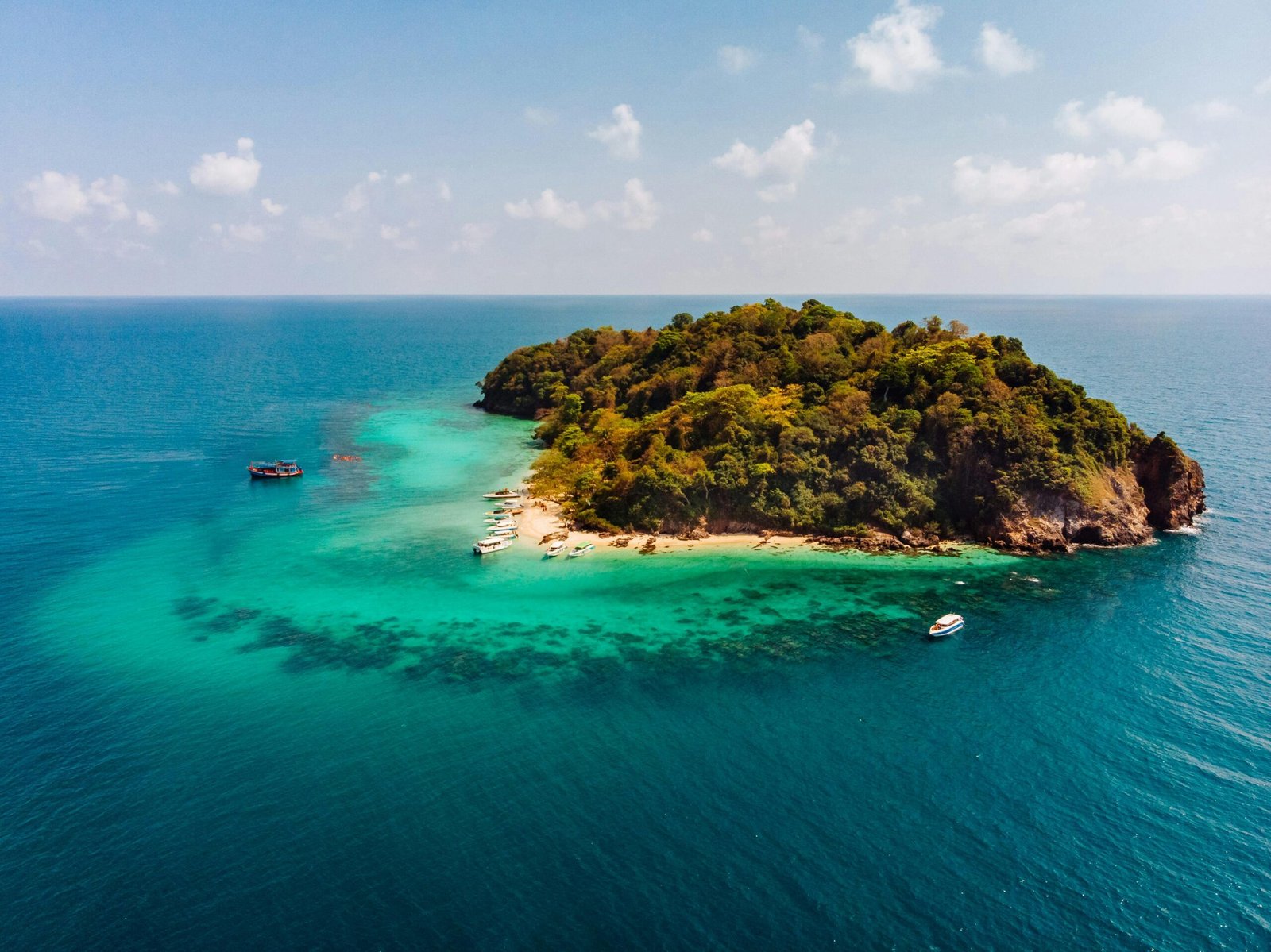 Island Hopping in Zanzibar: Must-See Spots Off the Beaten Path 1 pexels flodahm 1139040 scaled